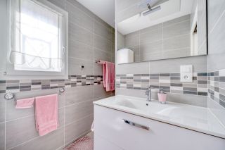 contemporary house 6 Rooms for sale on ST PALAIS SUR MER (17420)