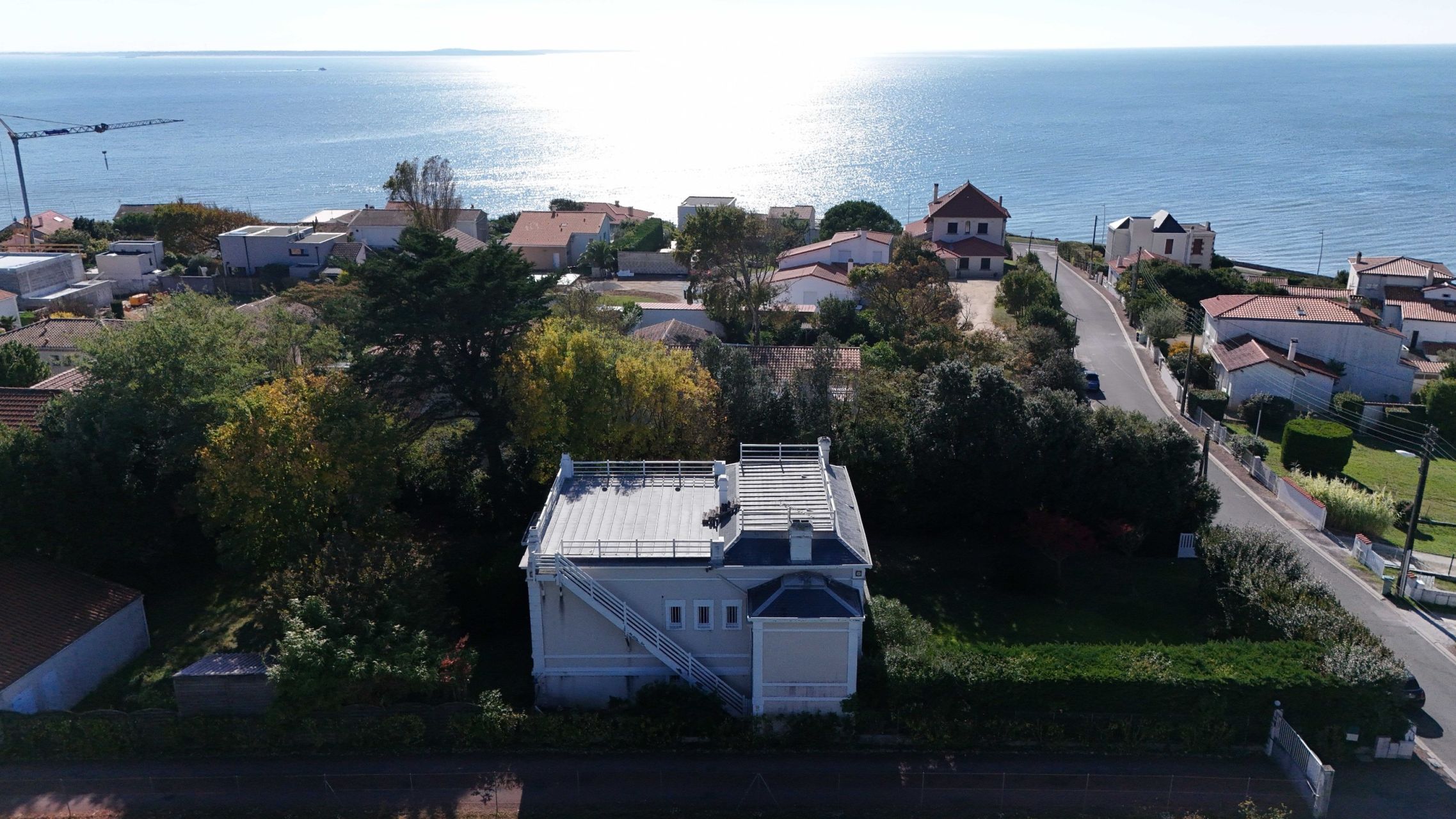 villa 8 Rooms for sale on VAUX SUR MER (17640)