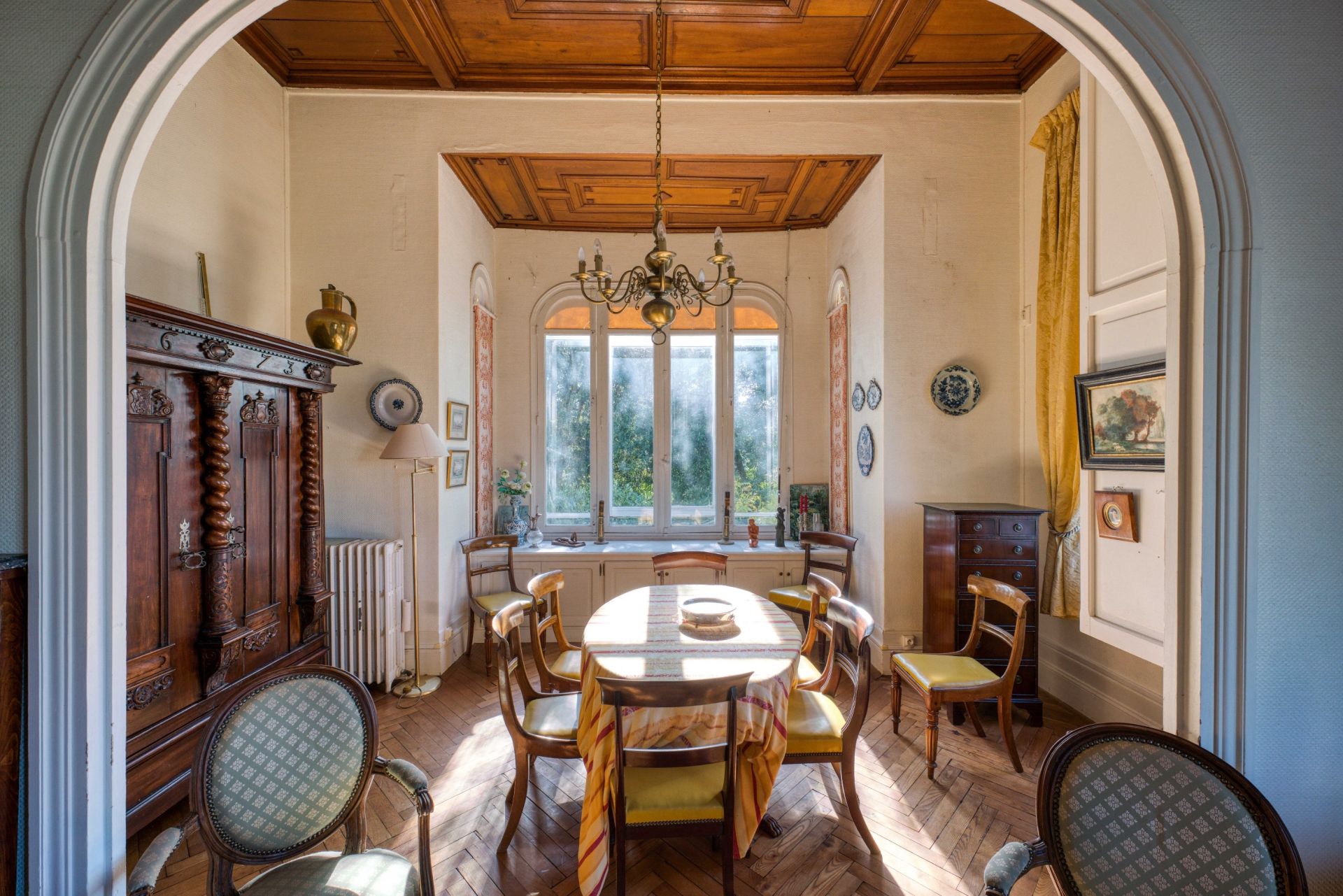 villa 8 Rooms for sale on VAUX SUR MER (17640)