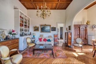 villa 8 Rooms for sale on VAUX SUR MER (17640)