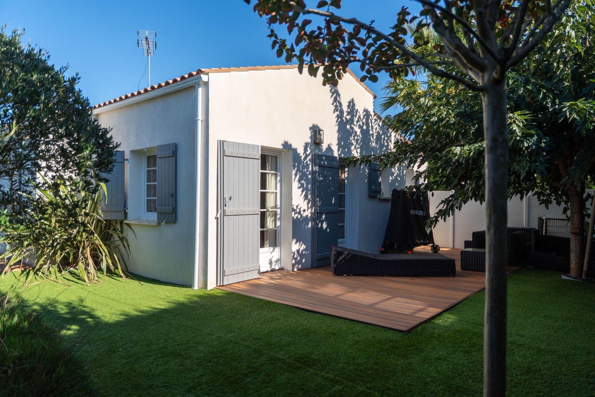 house 6 Rooms for sale on LE CHATEAU D OLERON (17480)