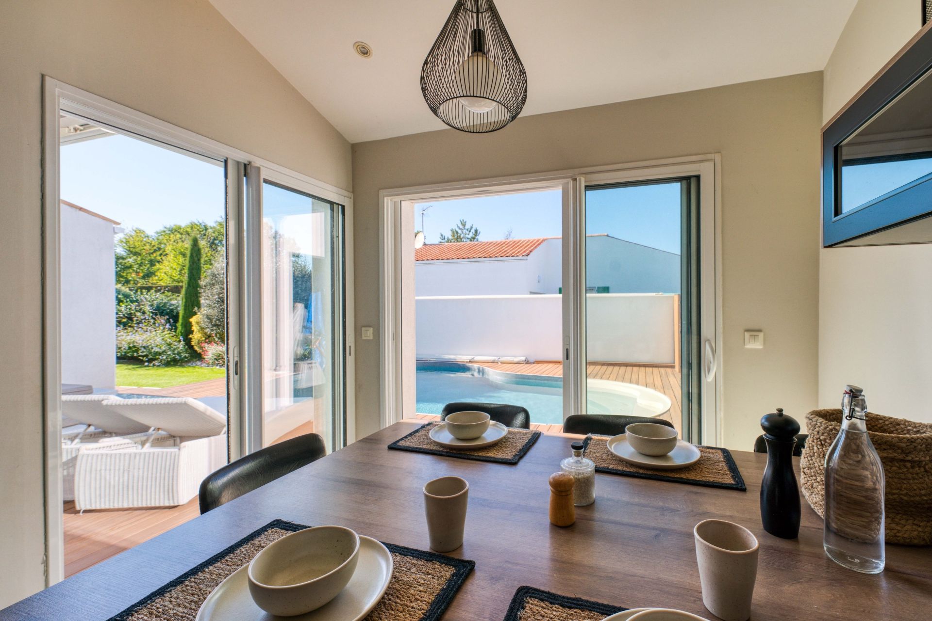 house 6 Rooms for sale on LE CHATEAU D OLERON (17480)