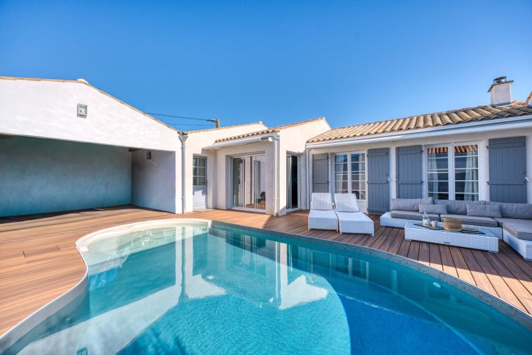 house 6 Rooms for sale on LE CHATEAU D OLERON (17480)