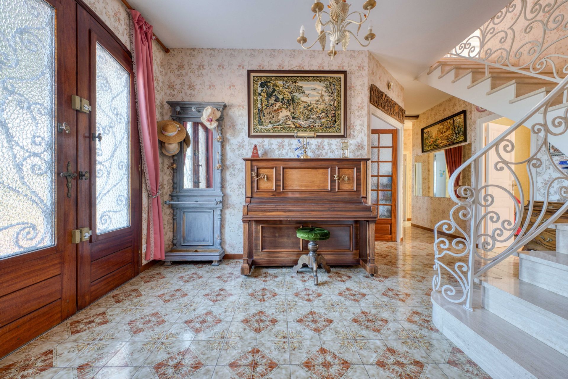 house 8 Rooms for sale on LE CHATEAU D OLERON (17480)