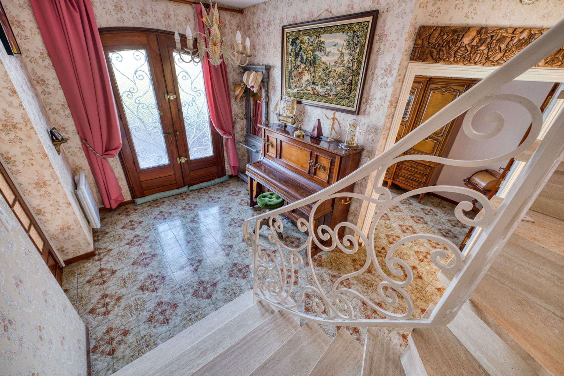 house 12 Rooms for sale on LE CHATEAU D OLERON (17480)