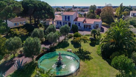 Sale House Le Château-d'Oléron 8 Rooms 300 m²