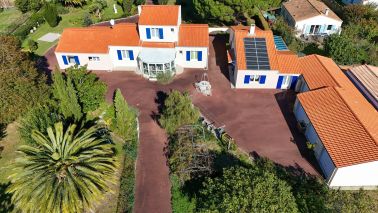 house 8 Rooms for sale on LE CHATEAU D OLERON (17480)