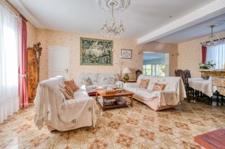 house 8 Rooms for sale on LE CHATEAU D OLERON (17480)