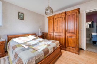 house 8 Rooms for sale on LE CHATEAU D OLERON (17480)