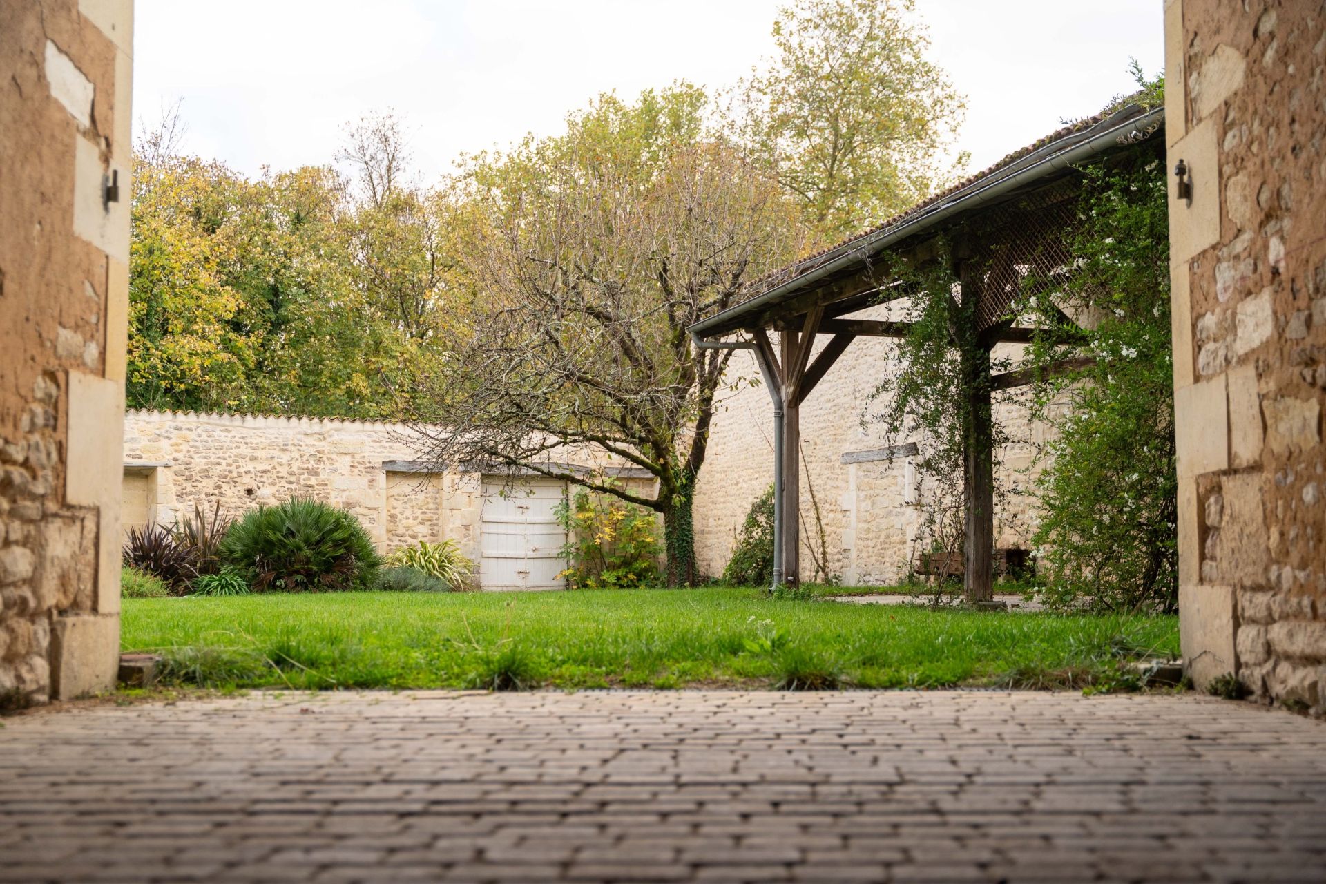 maison 7 Pièces en vente sur ST JEAN D ANGELY (17400)