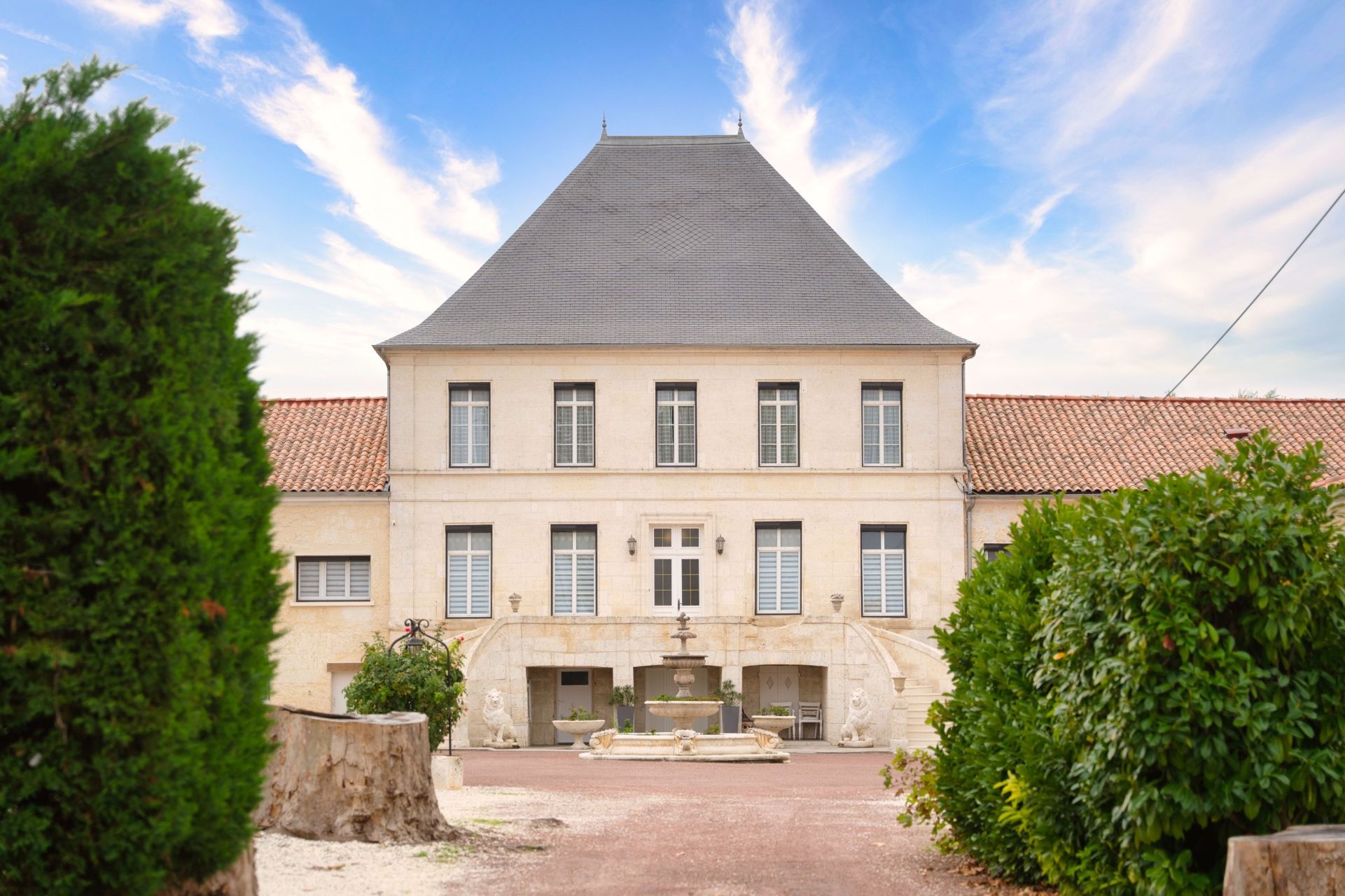 mansion 46 Rooms for sale on ROULLET ST ESTEPHE (16440)