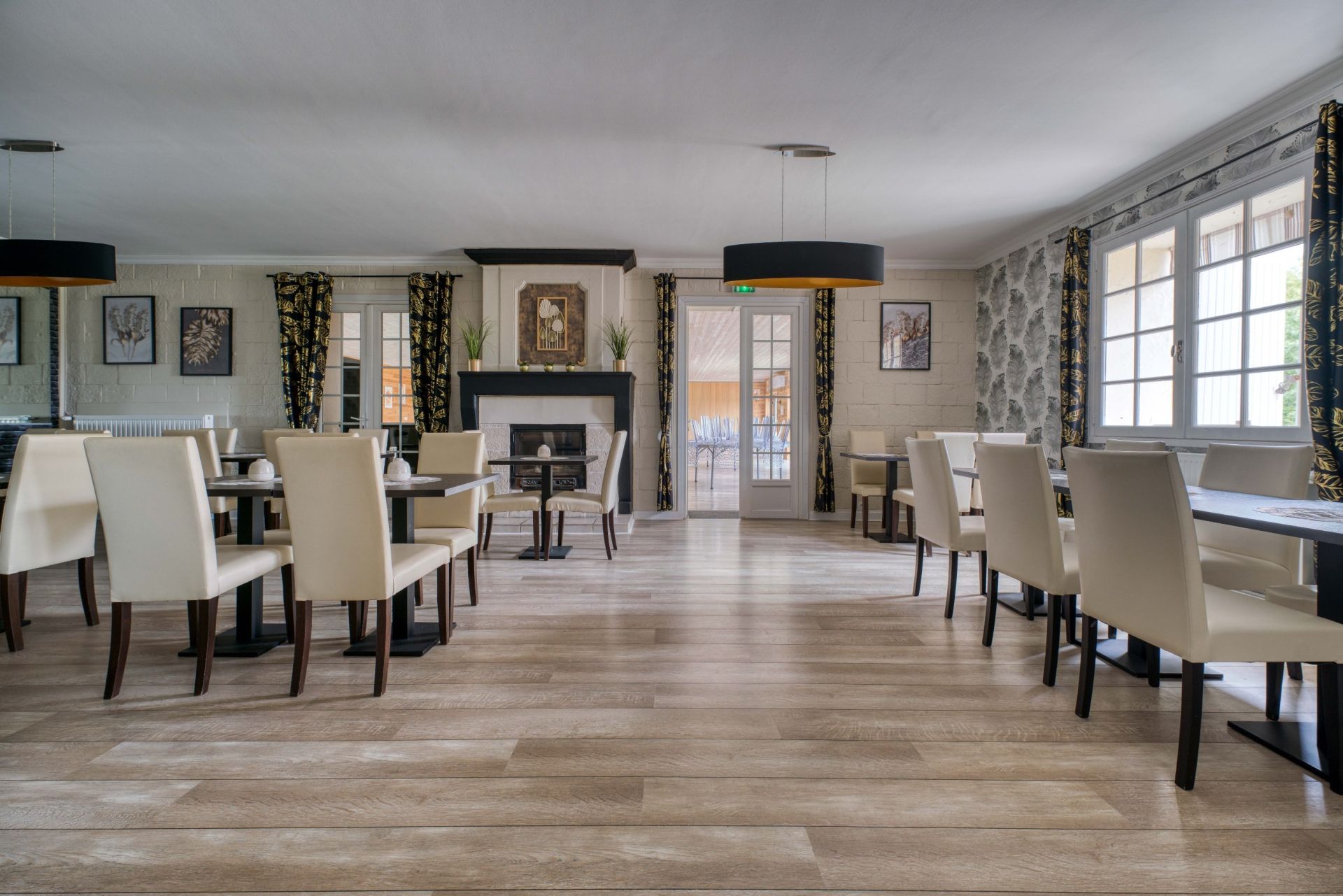 mansion 46 Rooms for sale on ROULLET ST ESTEPHE (16440)