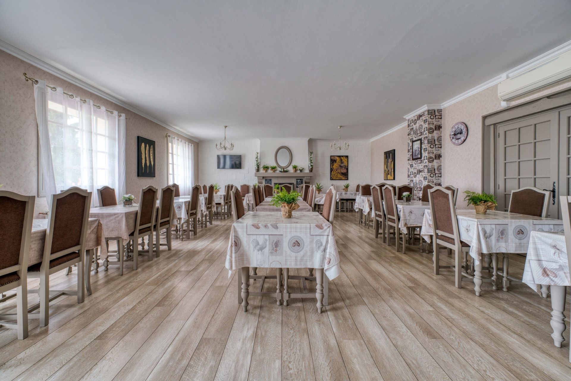 mansion 46 Rooms for sale on ROULLET ST ESTEPHE (16440)