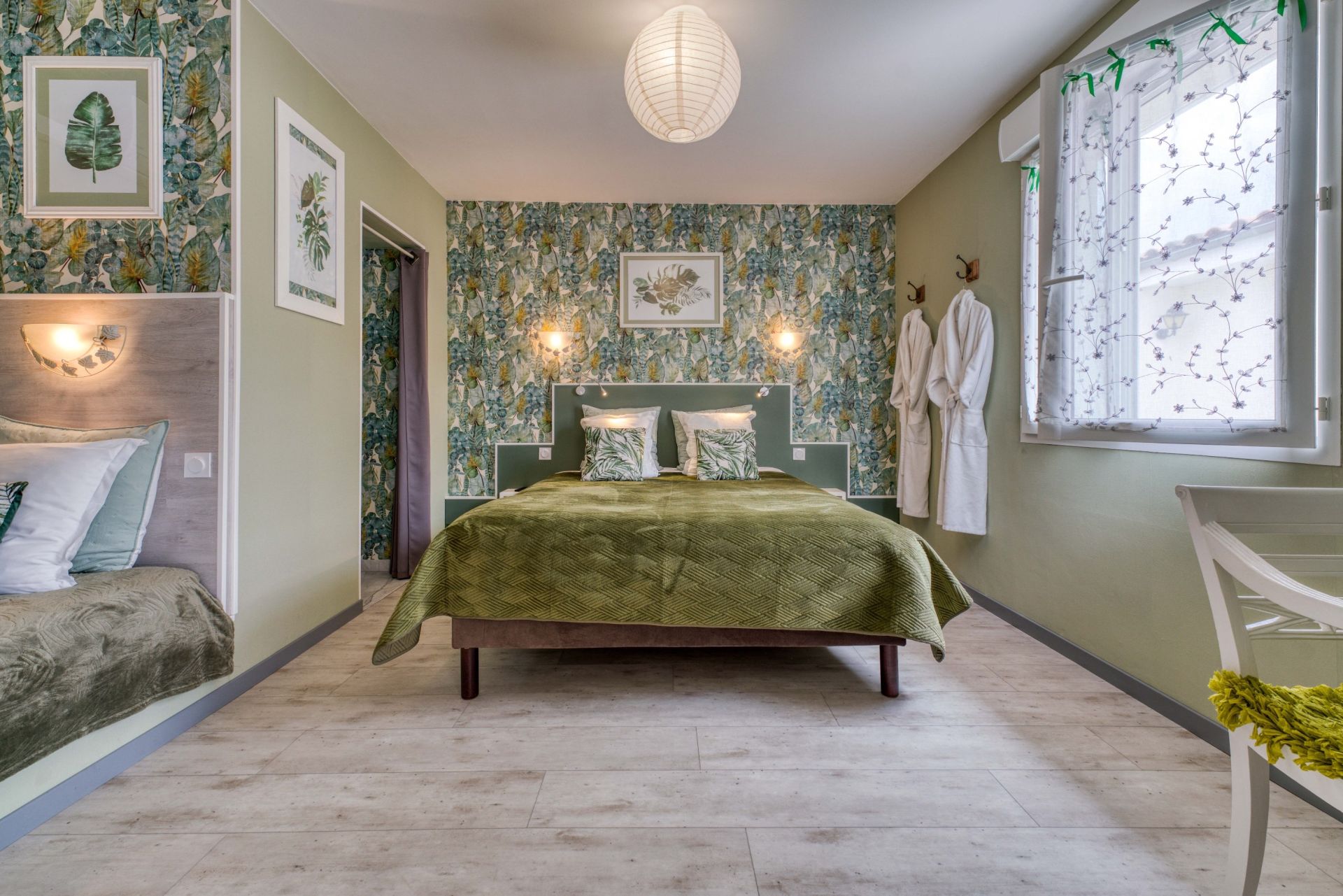 mansion 46 Rooms for sale on ROULLET ST ESTEPHE (16440)