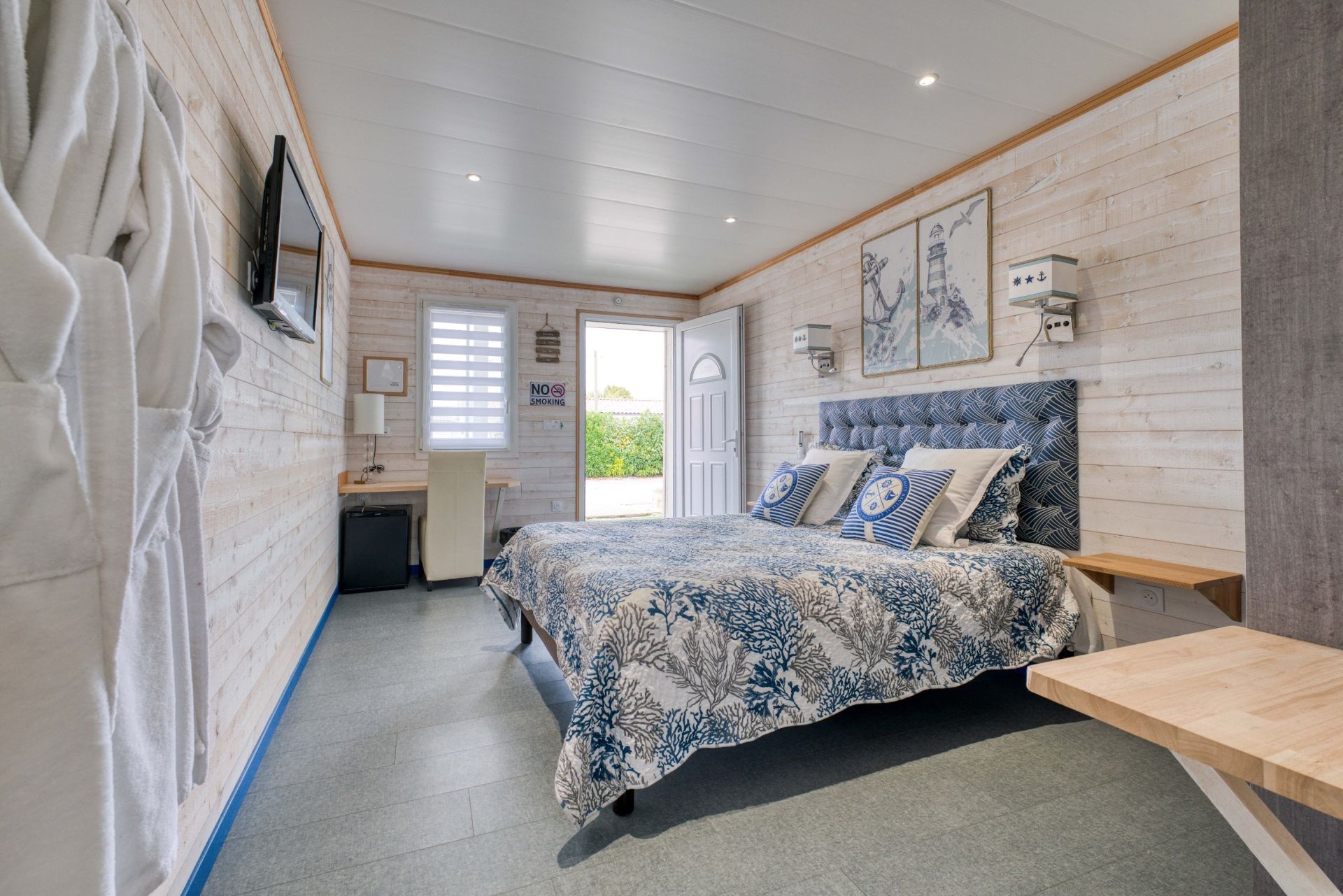 mansion 46 Rooms for sale on ROULLET ST ESTEPHE (16440)