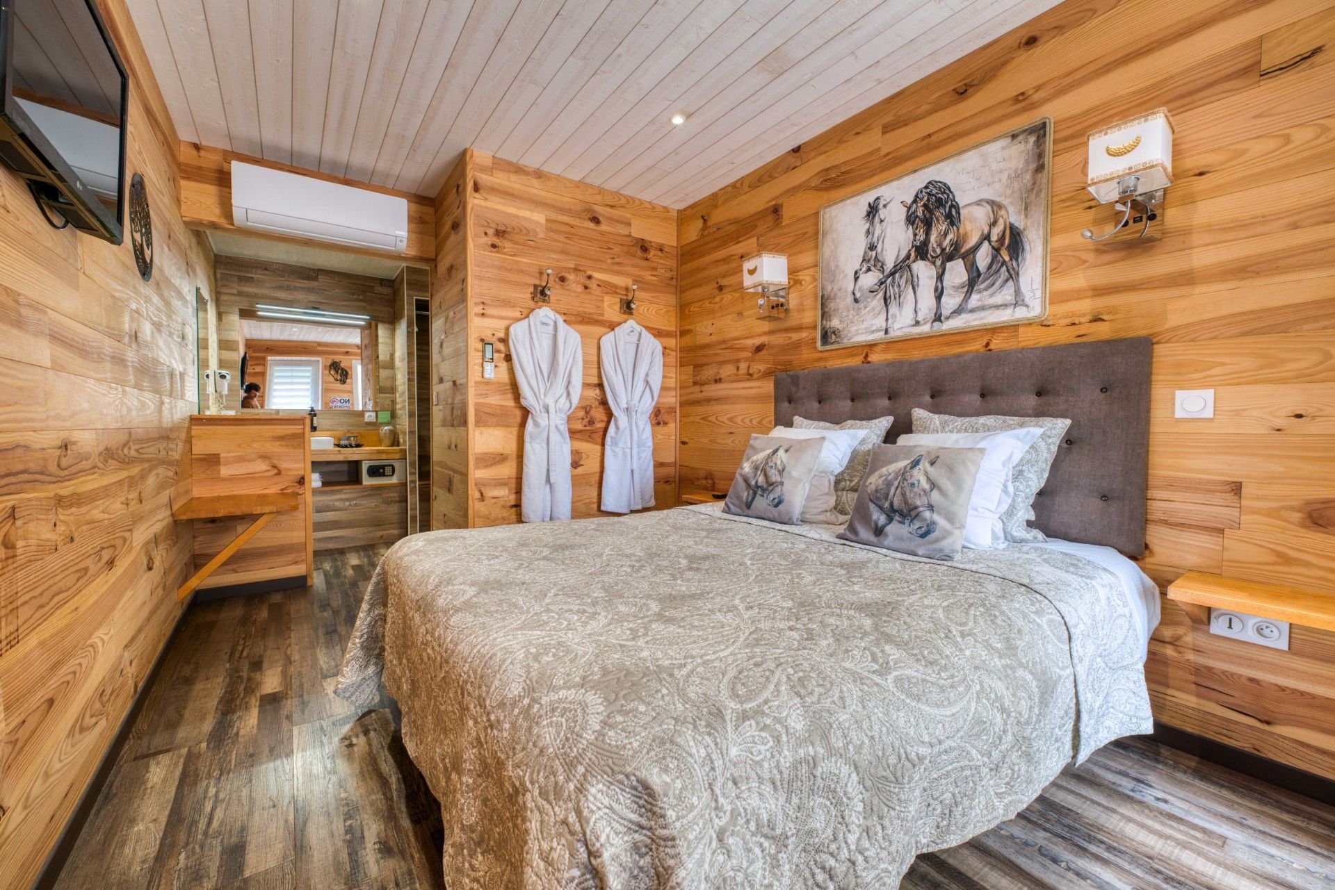 mansion 46 Rooms for sale on ROULLET ST ESTEPHE (16440)