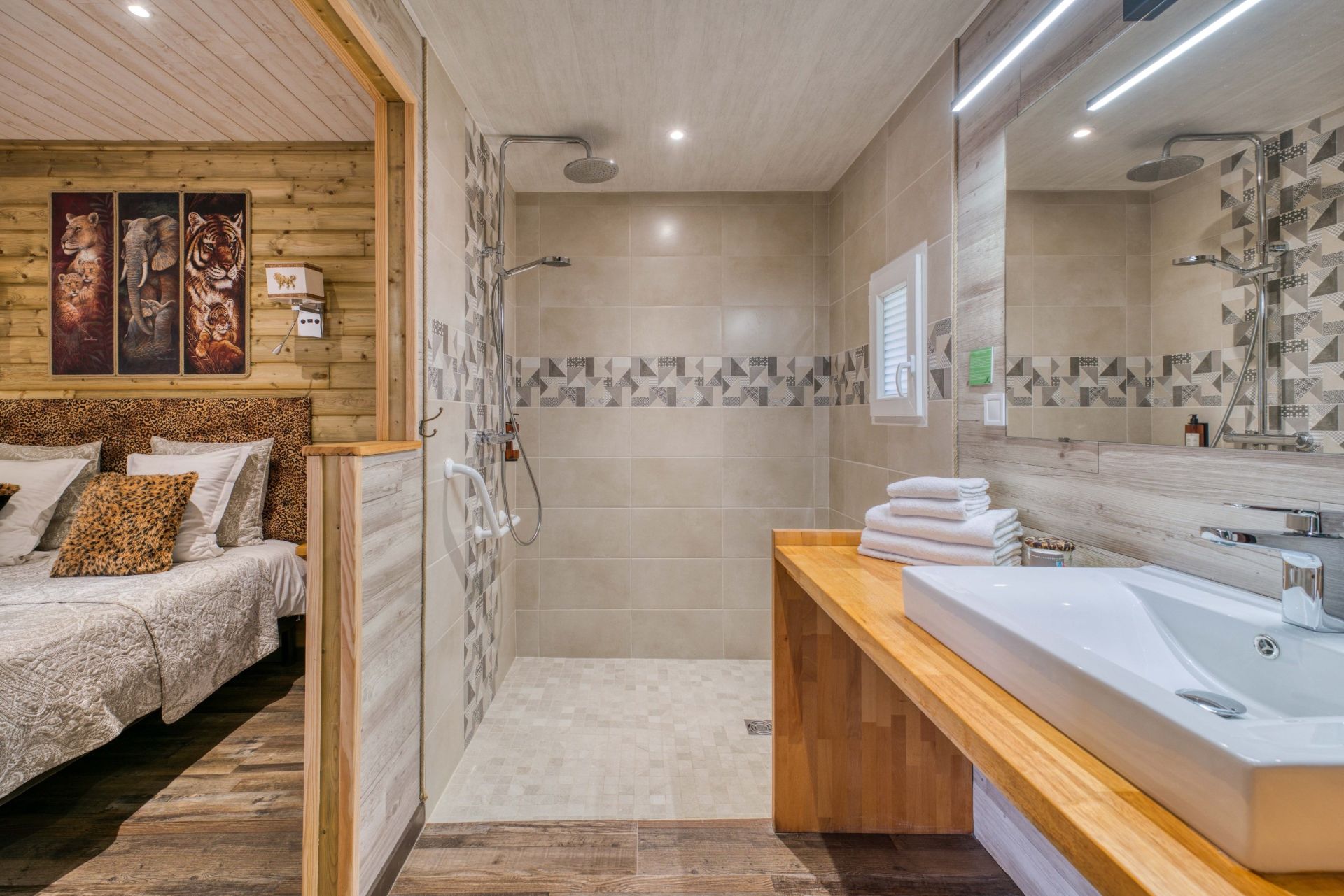 mansion 46 Rooms for sale on ROULLET ST ESTEPHE (16440)