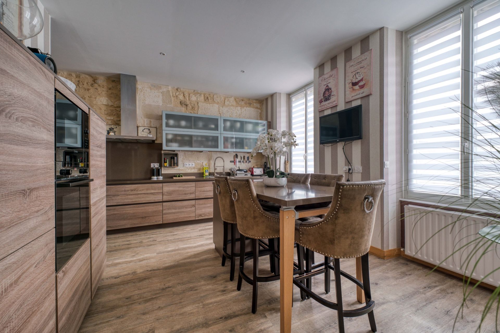 maison de maître 46 Pièces en vente sur ROULLET ST ESTEPHE (16440)