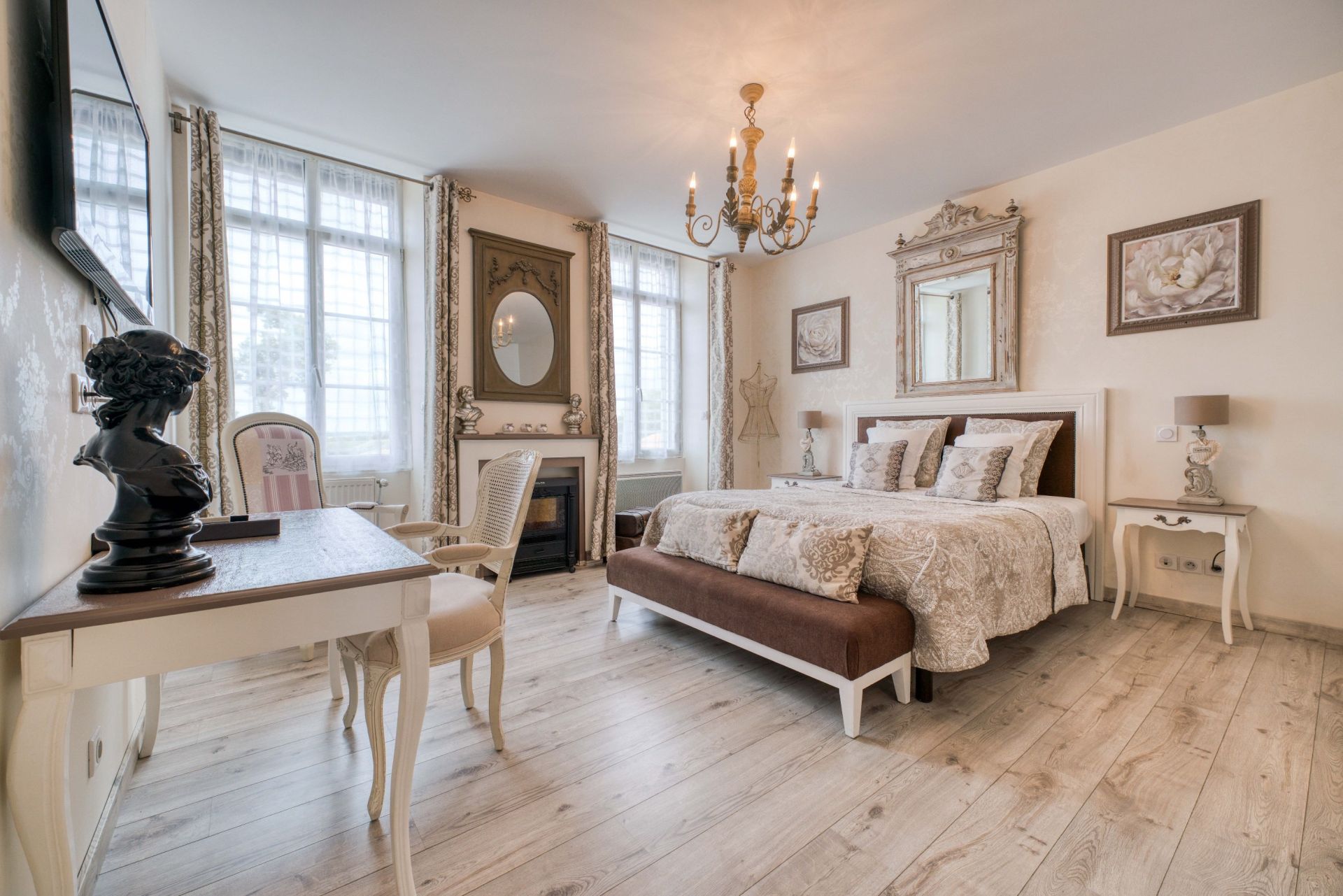 maison de maître 46 Pièces en vente sur ROULLET ST ESTEPHE (16440)