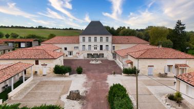 mansion 46 Rooms for sale on ROULLET ST ESTEPHE (16440)