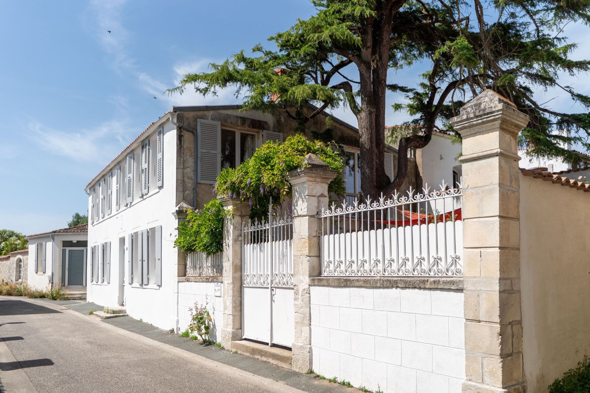 house 16 Rooms for sale on ST DENIS D OLERON (17650)