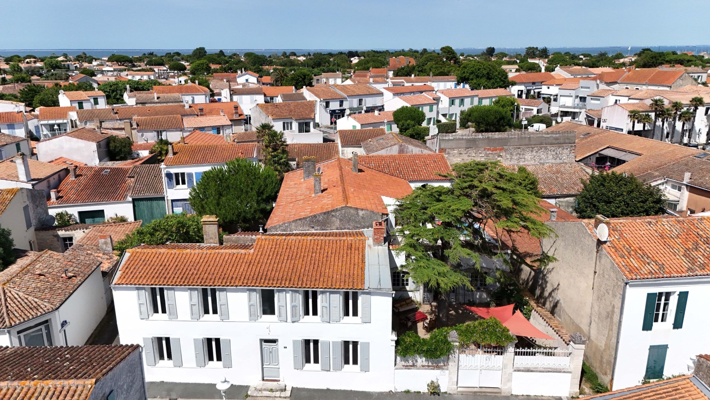 house 16 Rooms for sale on ST DENIS D OLERON (17650)
