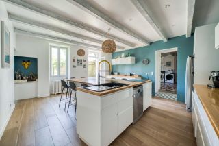 house 16 Rooms for sale on ST DENIS D OLERON (17650)
