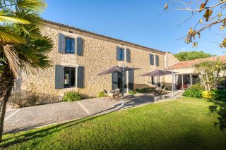 house 12 Rooms for sale on MEURSAC (17120)