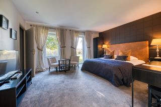 house 12 Rooms for sale on MEURSAC (17120)