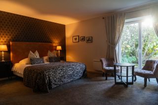 house 12 Rooms for sale on MEURSAC (17120)