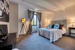 house 12 Rooms for sale on MEURSAC (17120)