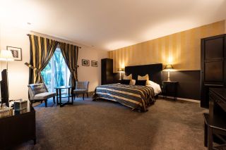 house 12 Rooms for sale on MEURSAC (17120)