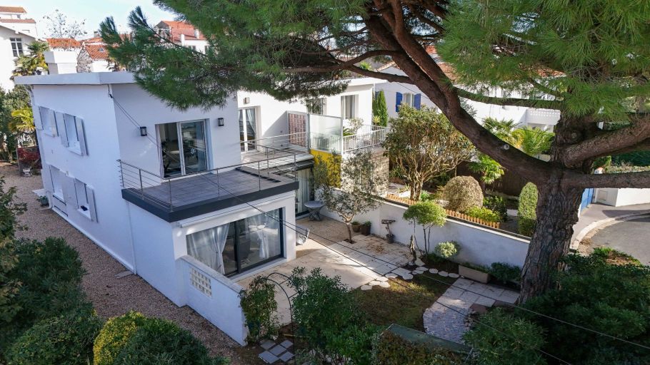 house 6 Rooms for sale on ROYAN (17200)