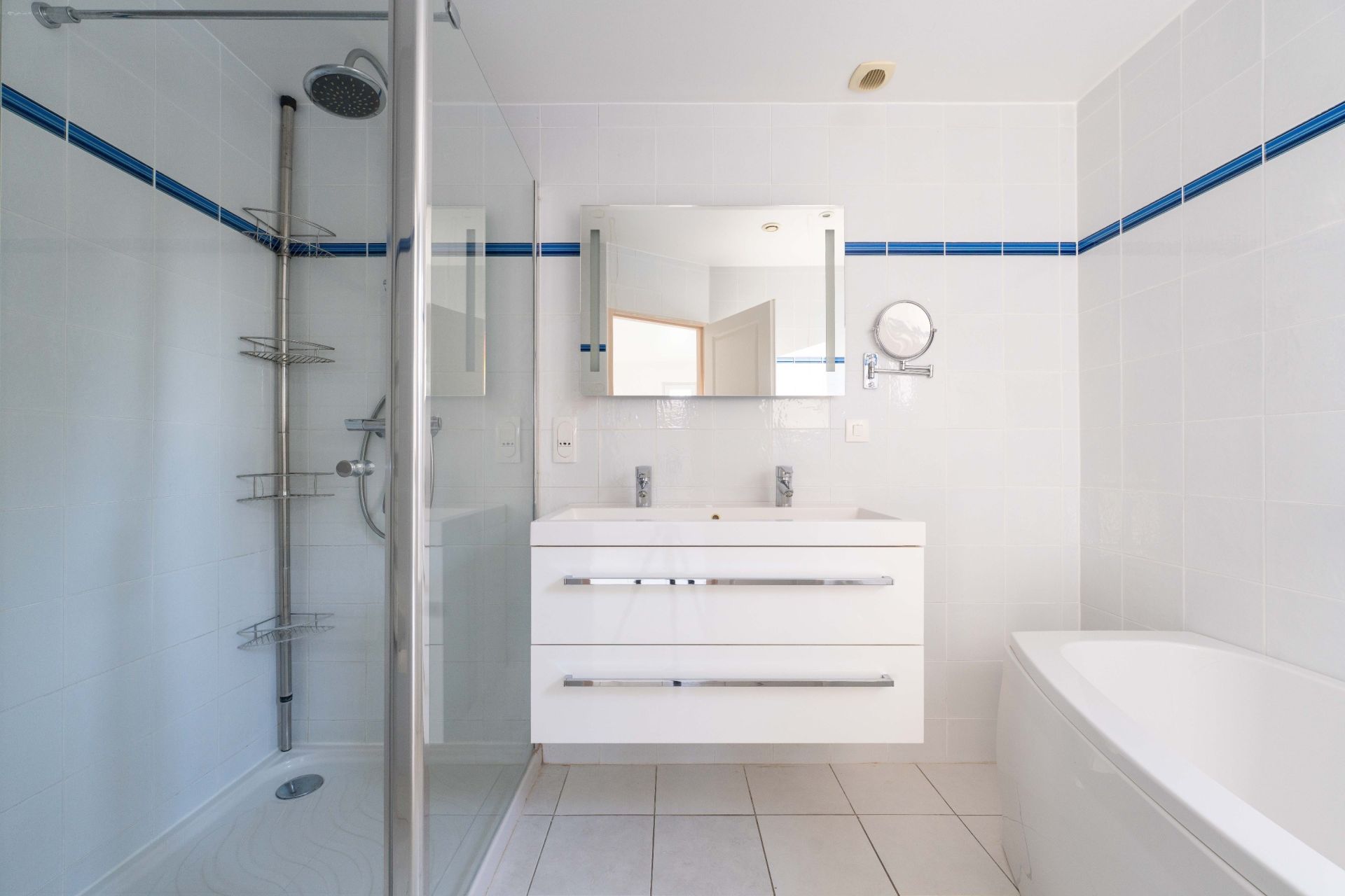 house 5 Rooms for sale on BREUILLET (17920)