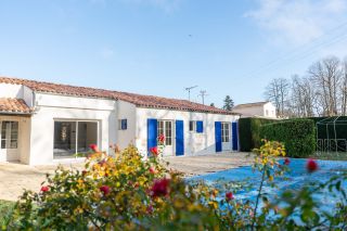 house 5 Rooms for sale on BREUILLET (17920)