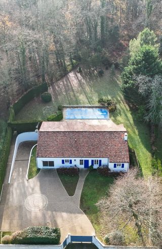 house 5 Rooms for sale on BREUILLET (17920)