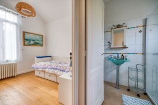 house 5 Rooms for sale on ROYAN (17200)