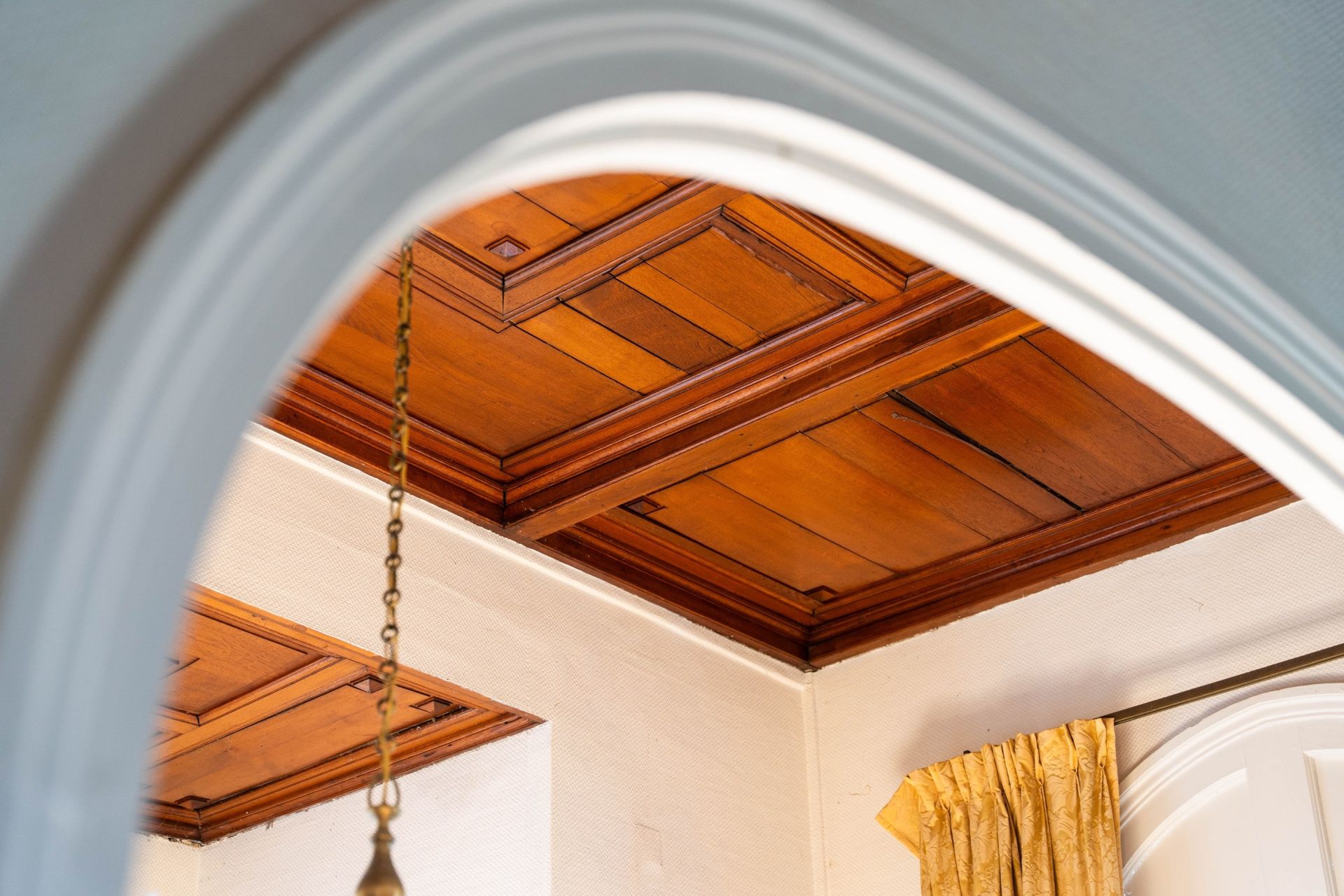 villa 8 Rooms for sale on VAUX SUR MER (17640)