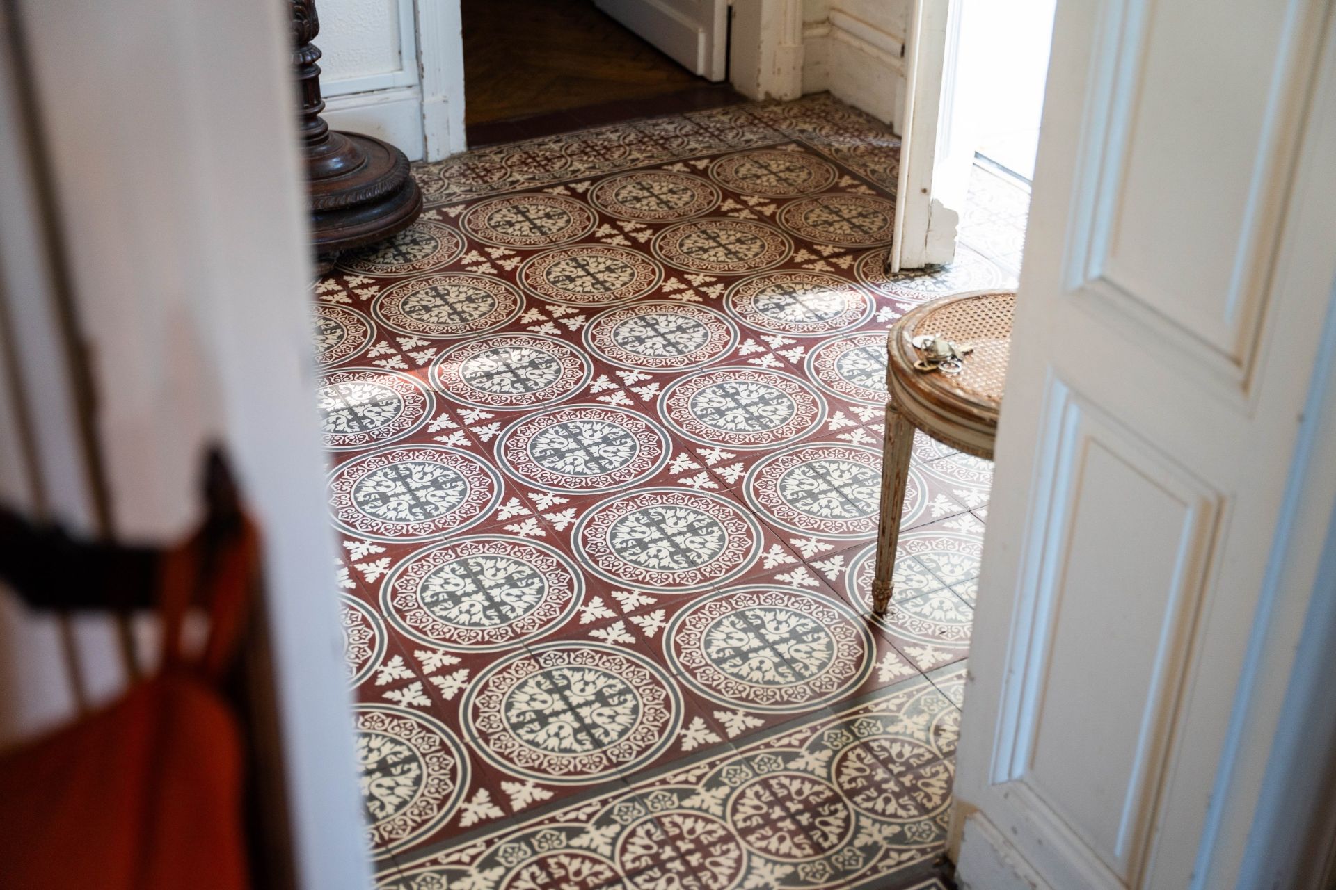 villa 8 Rooms for sale on VAUX SUR MER (17640)