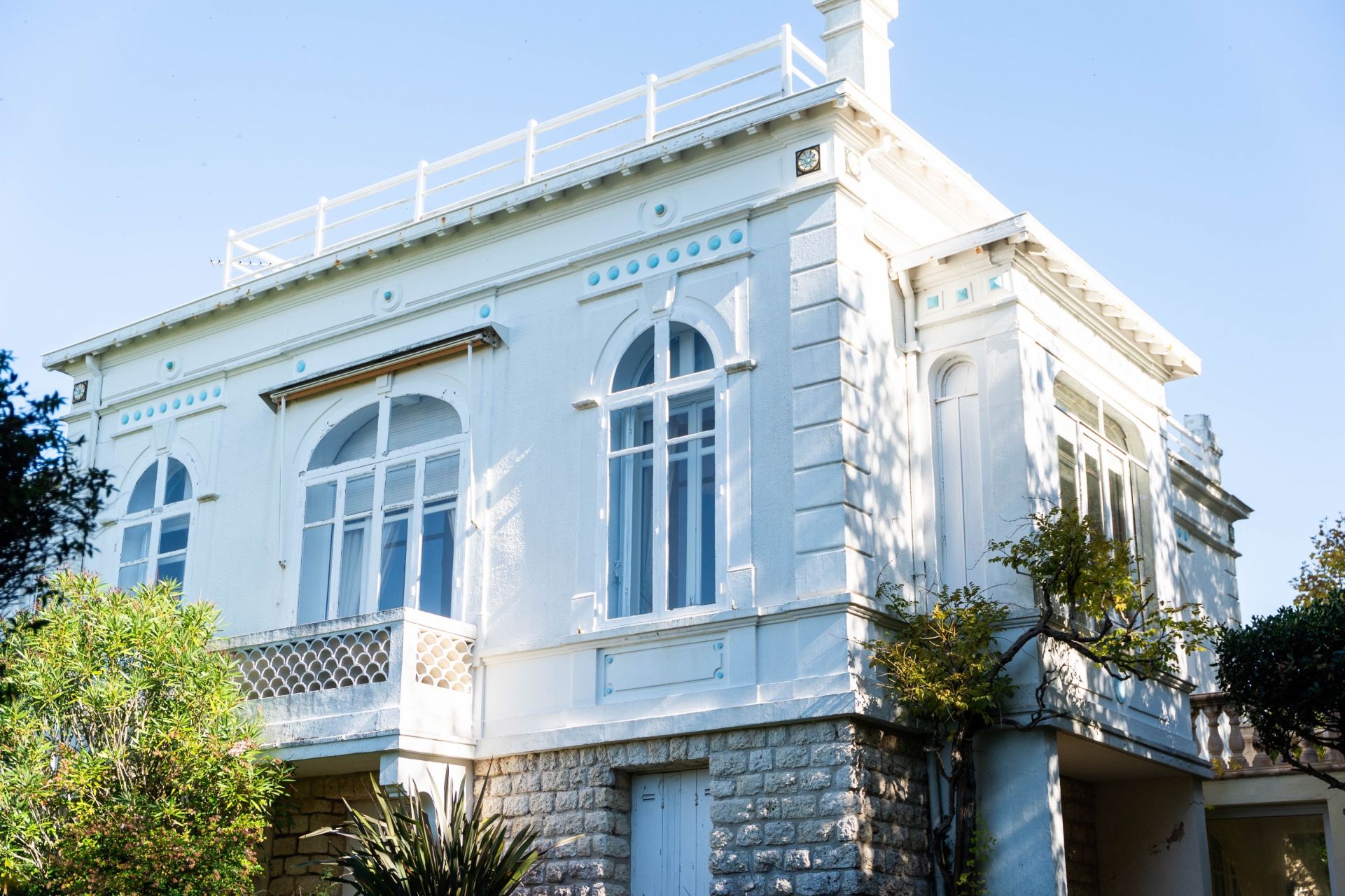 villa 8 Rooms for sale on VAUX SUR MER (17640)