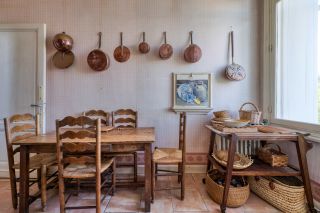 villa 8 Rooms for sale on VAUX SUR MER (17640)