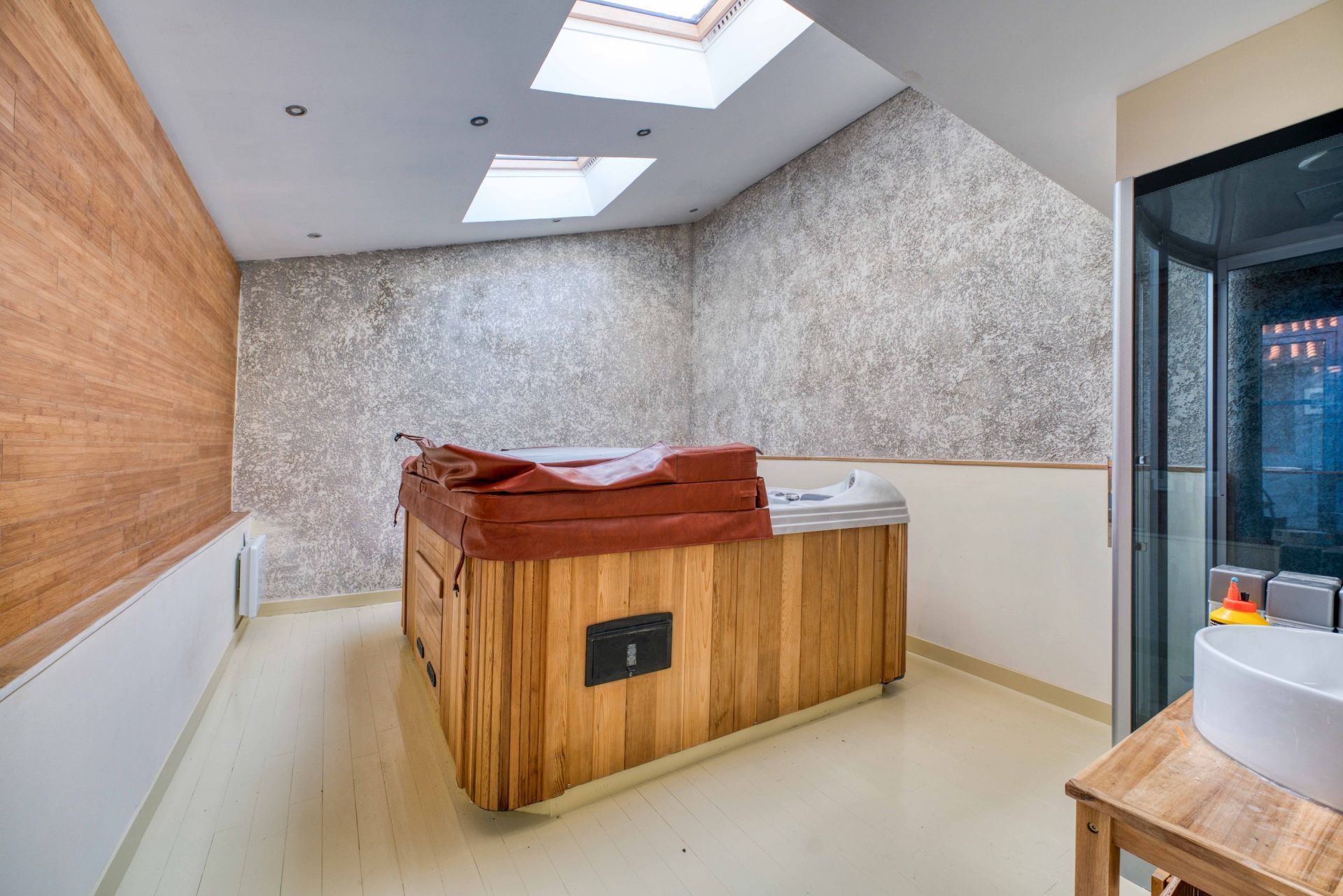 house 12 Rooms for sale on ROYAN (17200)