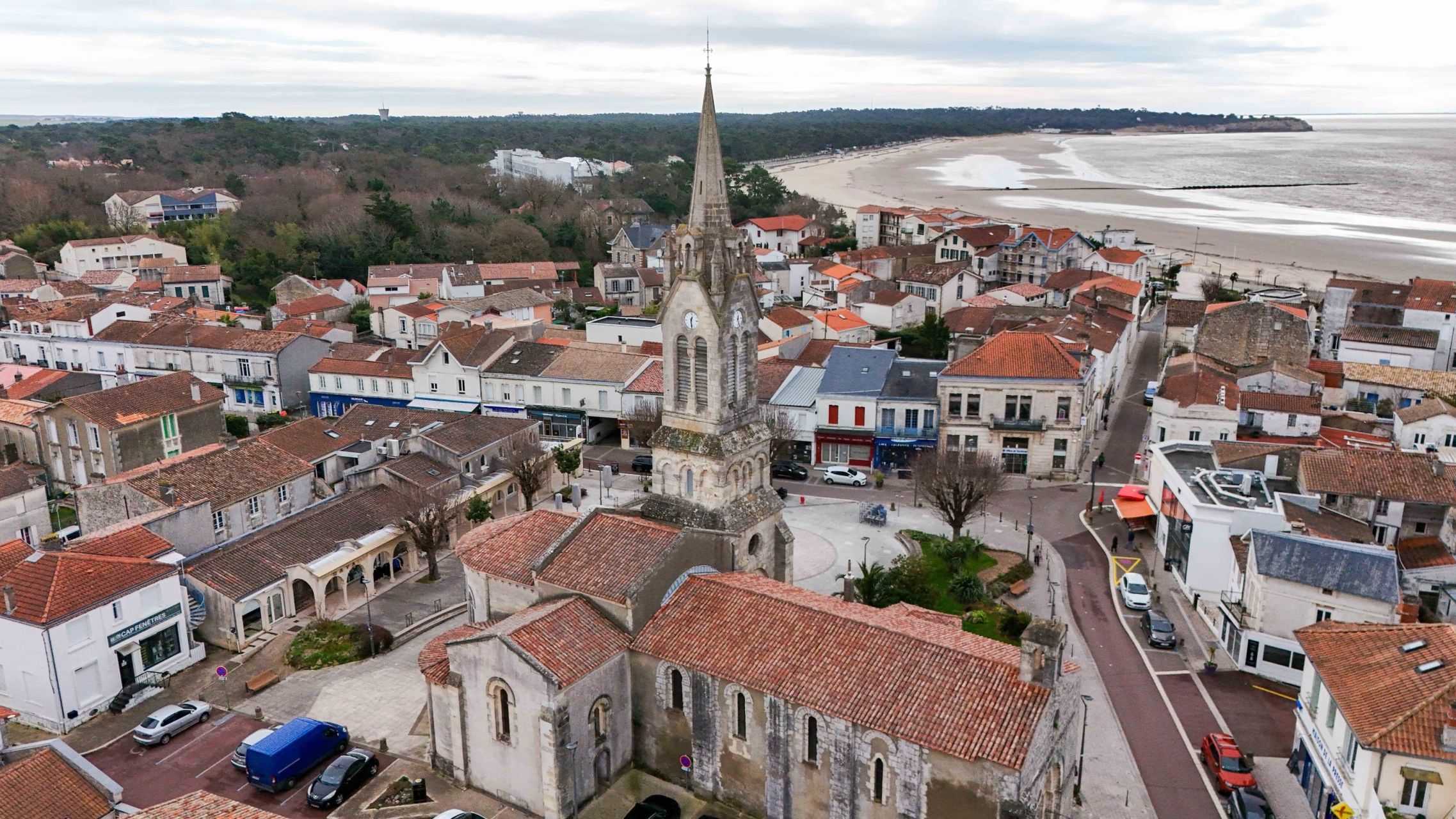 house 9 Rooms for sale on ST GEORGES DE DIDONNE (17110)