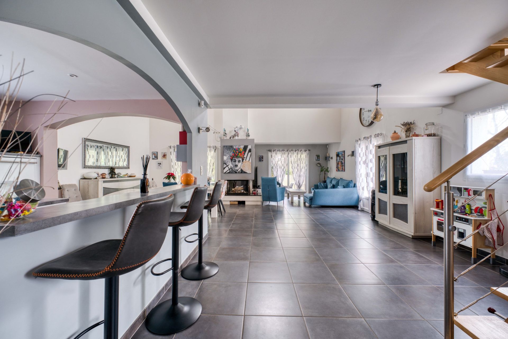 house 9 Rooms for sale on LE GUA (17600)