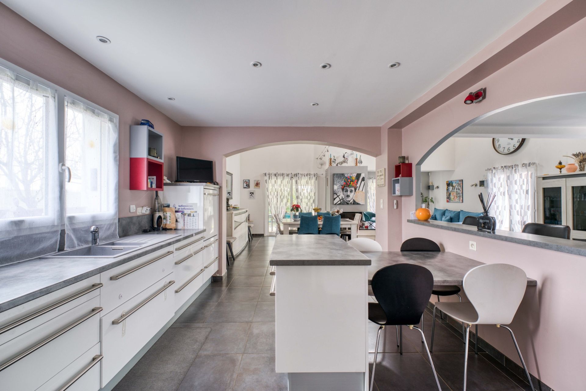 house 9 Rooms for sale on LE GUA (17600)