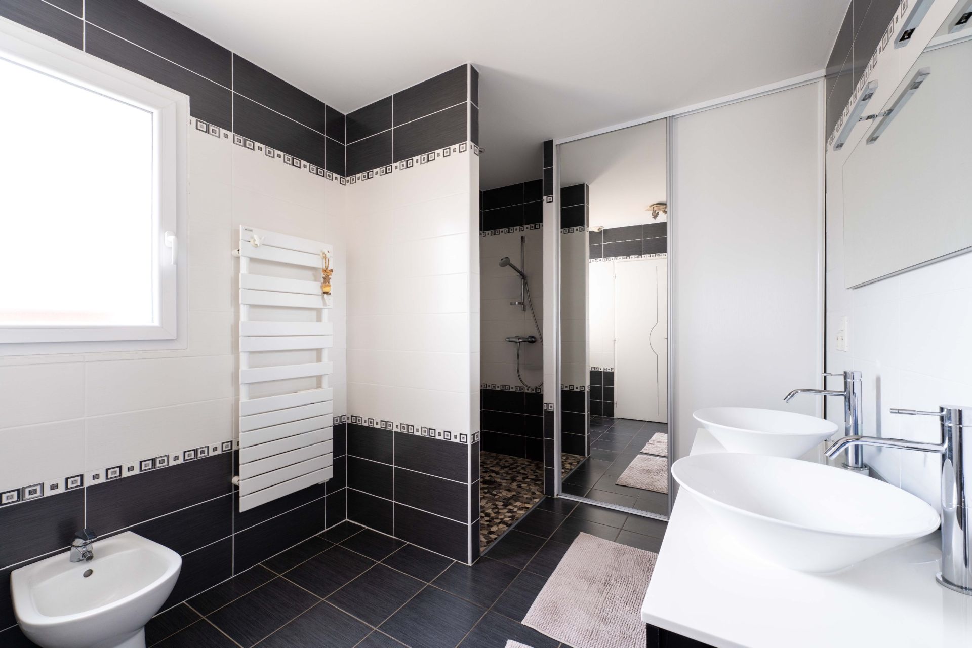 house 9 Rooms for sale on LE GUA (17600)