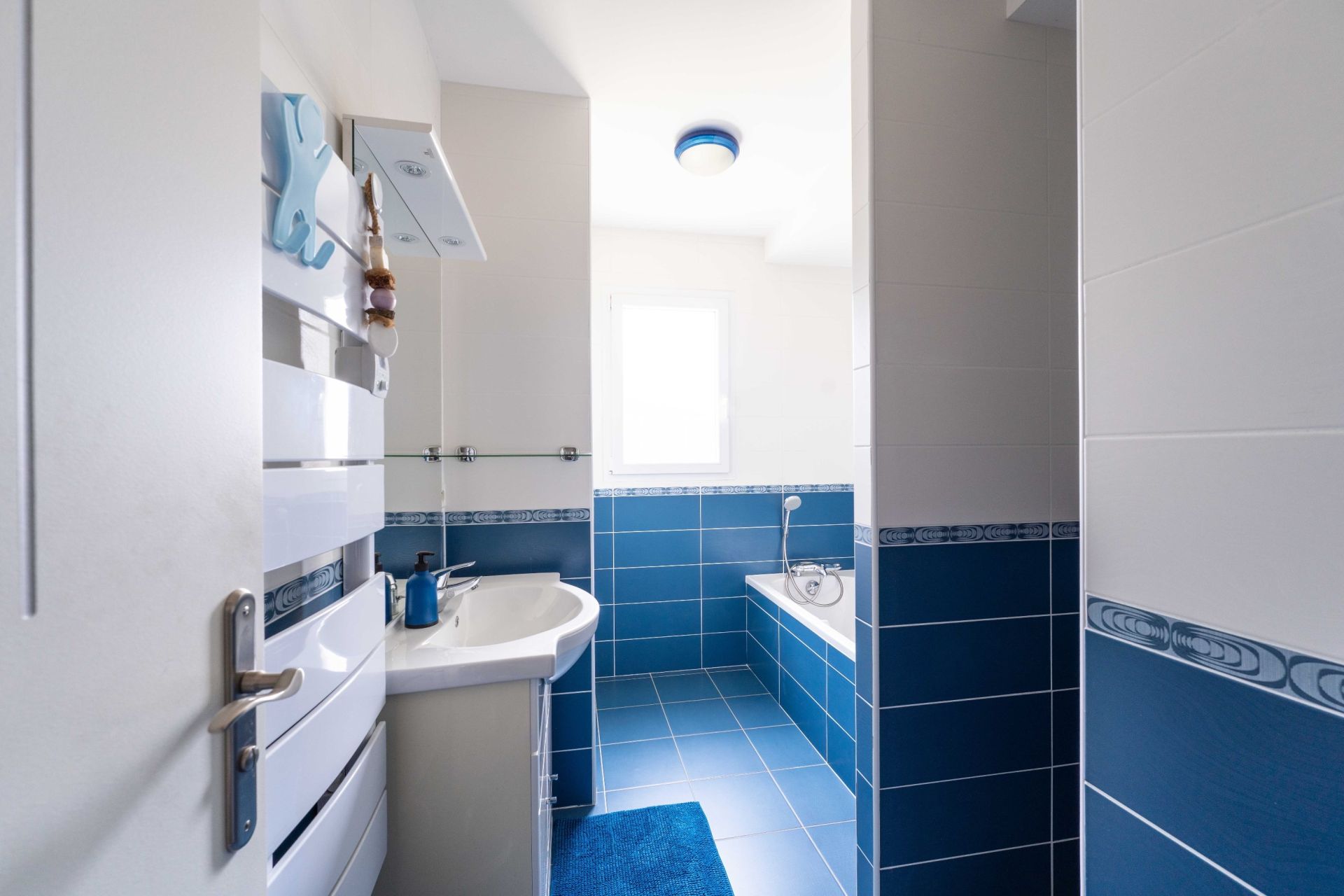 house 9 Rooms for sale on LE GUA (17600)