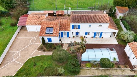 Sale House Le Gua 9&nbsp;Rooms 230&nbsp;m²