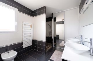 house 9 Rooms for sale on LE GUA (17600)