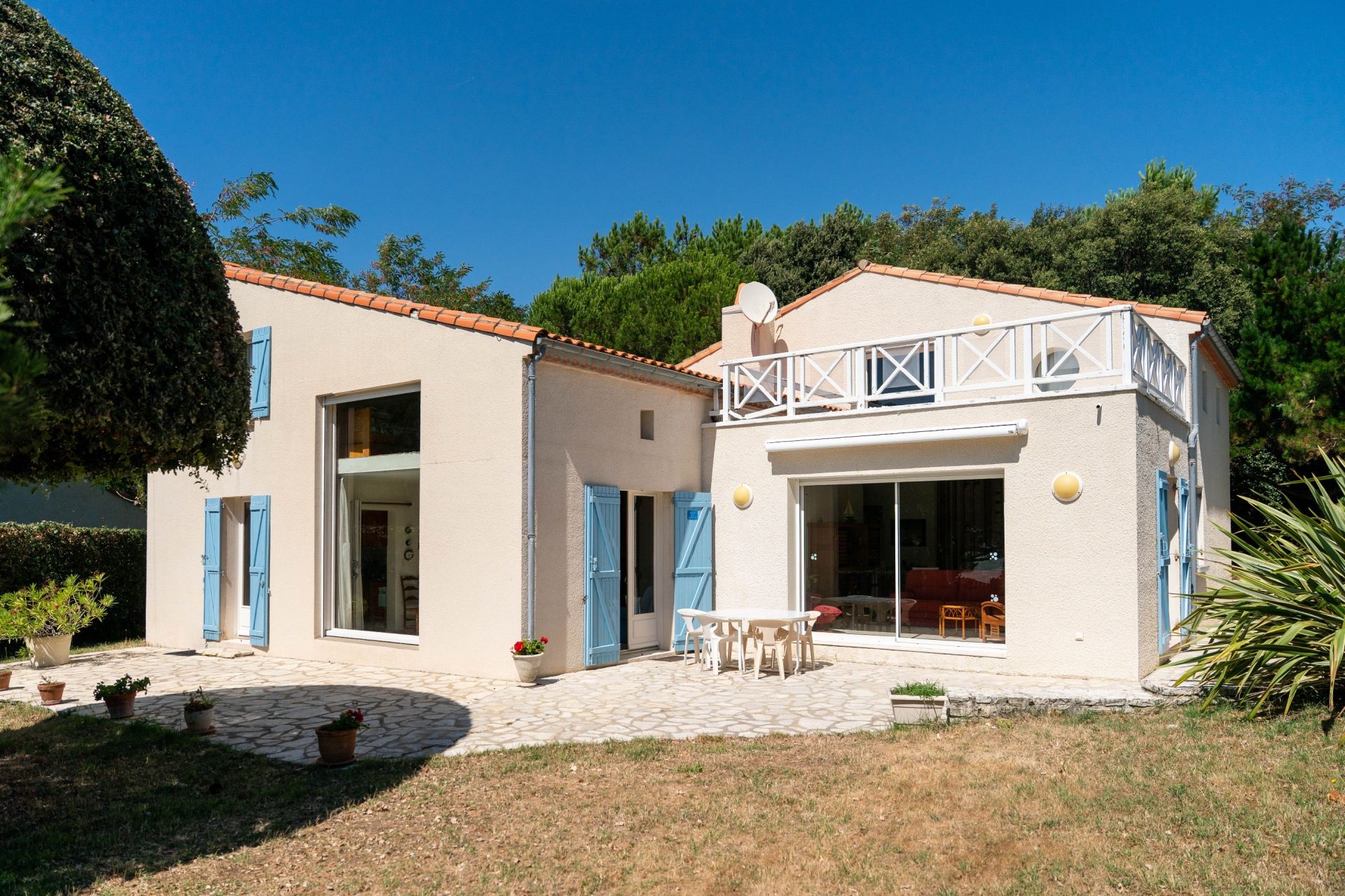 house 9 Rooms for sale on ST PALAIS SUR MER (17420)
